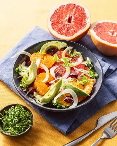 Салат с цитрусовыми, авокадо и фенхелем